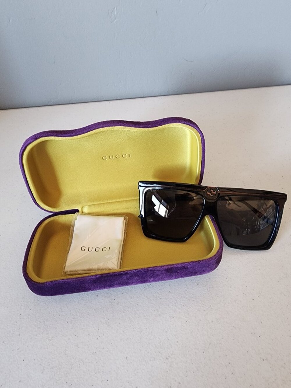 Gucci Iconic Oversized Sunglasses "LIKE NEW"